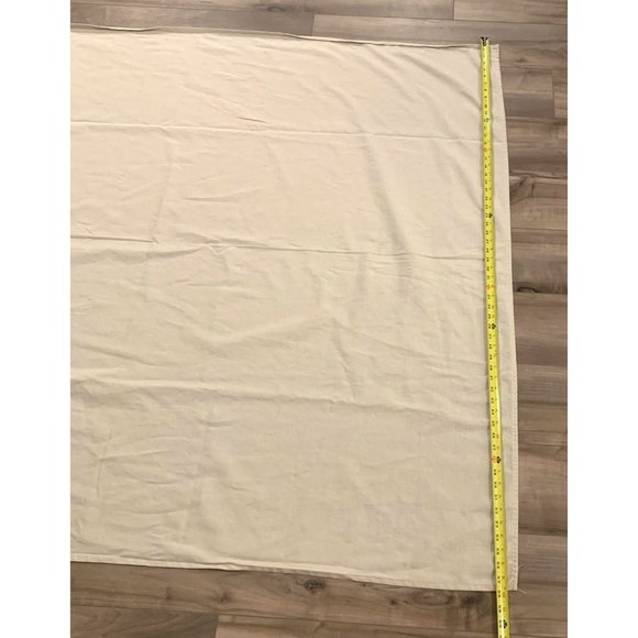 Kate Spade New York  Silver/Grey "Larabee Dot" Tablecloth 58"x99" and 6 Napkins - Picture 5 of 15